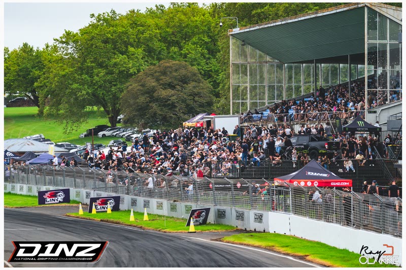 Thousands of fans packed trackside at a D1NZ round